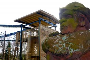 Tarlton statue at Condover Hall